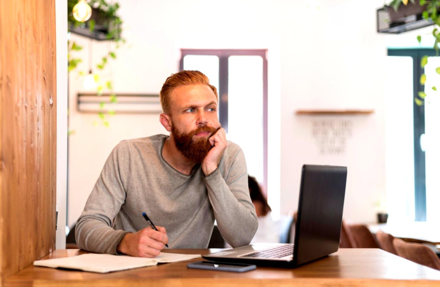 Ruhiger Raum für Selbstreflexion und bewusste Wahrnehmungsübungen